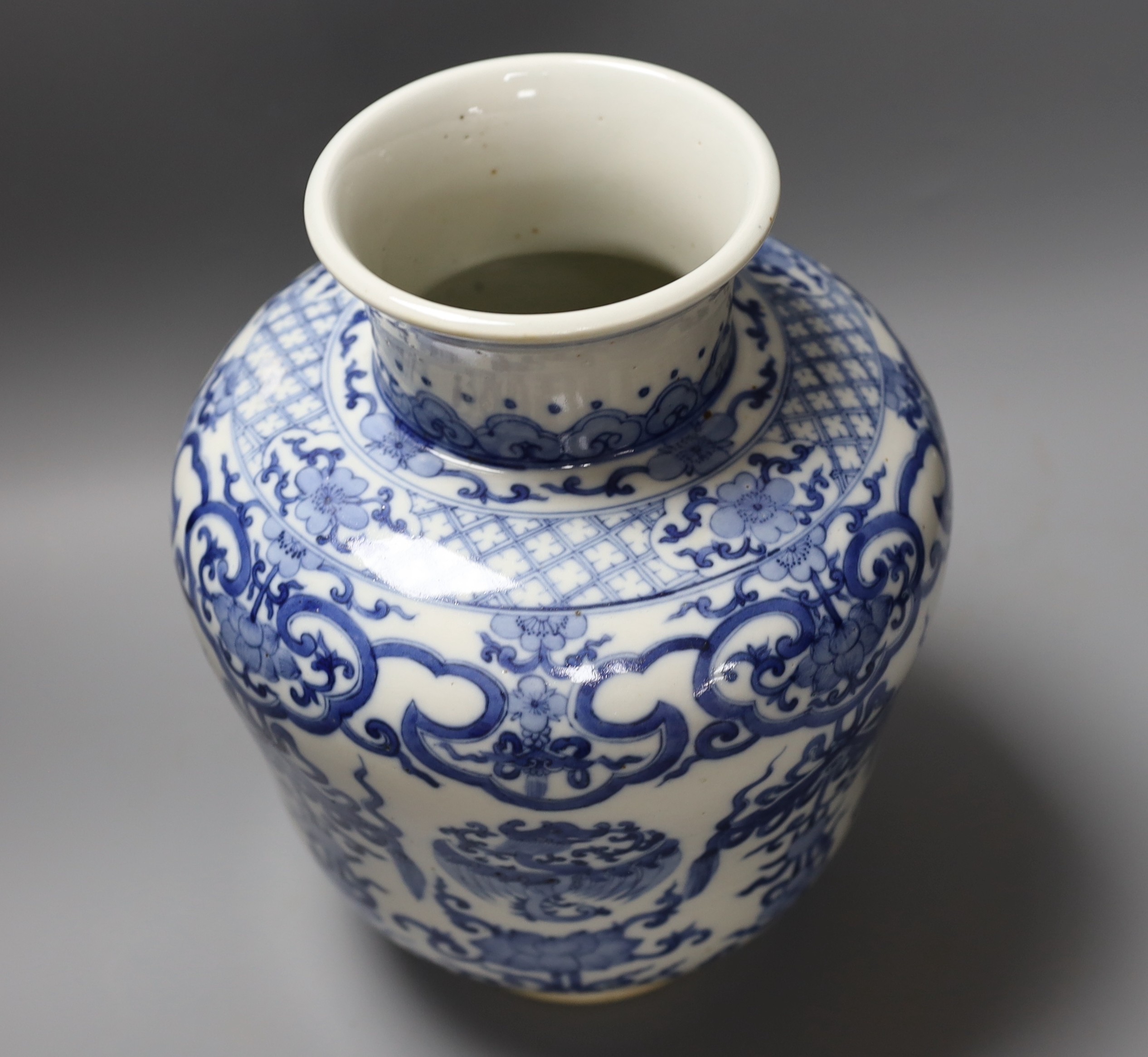 A Chinese blue and white vase, possibly Qing dynasty, 26.3 cm high